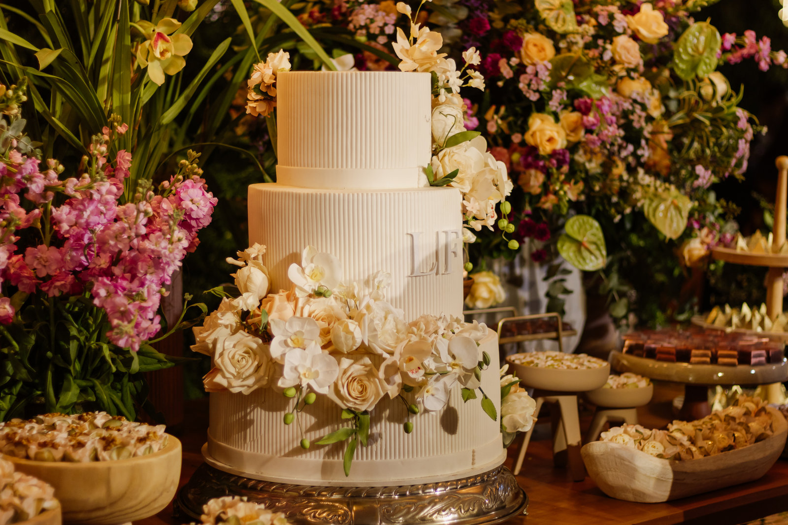 Wedding cake with fresh flowers