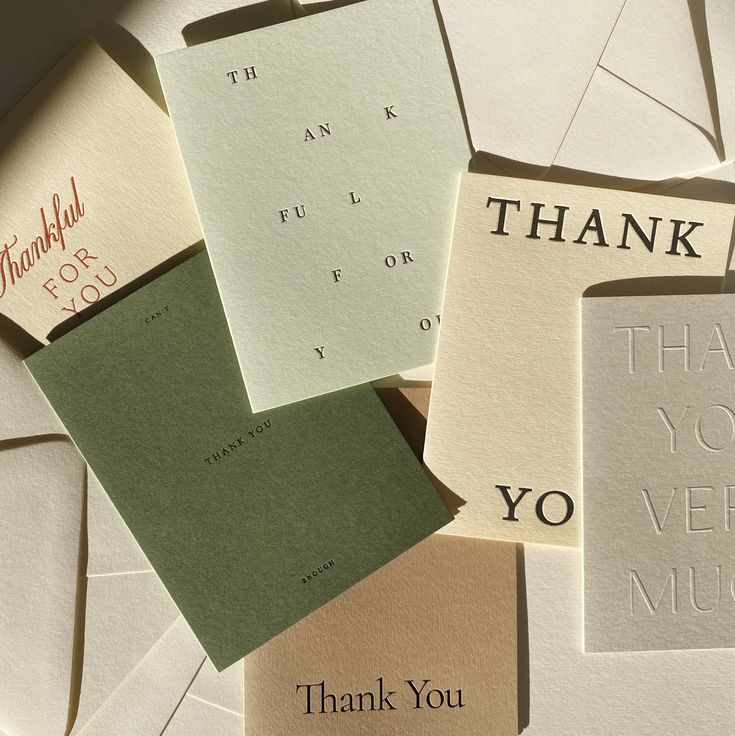 Papelaria e cartões de agradecimento — detalhes de design do evento