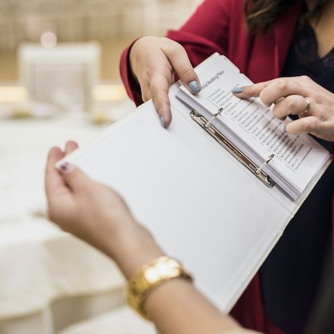 Consultoria de eventos — revisando um checklist de planejamento